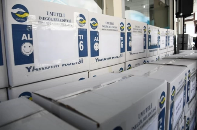 İnegöl Belediyesi'nden 1500 öğrenciye kırtasiye yardımı