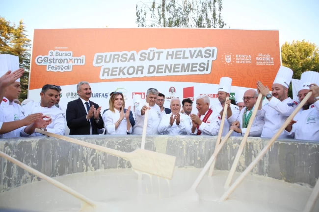 Gastronomi Festivali'nde ‘Bursa süt helvası' rekor denemesi