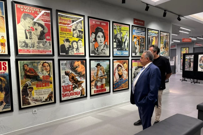 Kayseri'de Yeşilçam Nostaljik Film Afişleri Sergisi'ne yoğun ilgi
