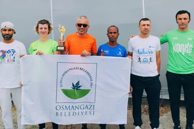 Bursa Osmangazili şampiyon atletlerden Başkan Aydın'a ziyaret