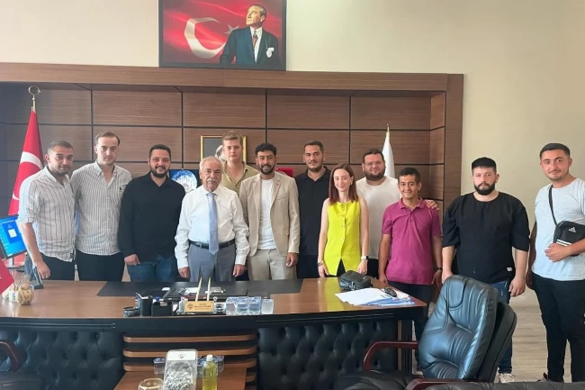 CHP Gençlik Kolları görev bölümü yaptı, Özcan'ı ziyaret etti