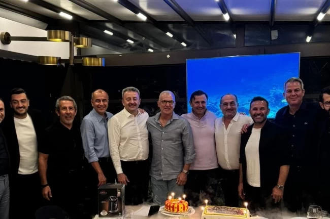 Ahmet Eler'den, İrfan Saraloğlu'na sürpriz pastalı doğum günü kutlaması