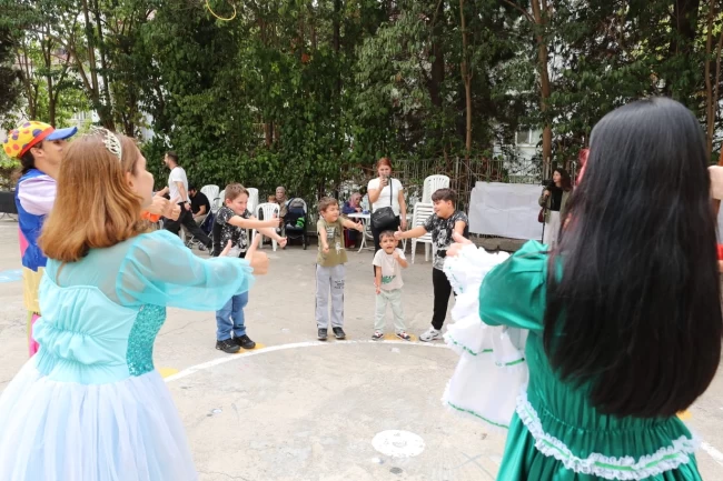 İzmitli minikler Kapanca Sokak Festivalinde doyasıya eğleniyor