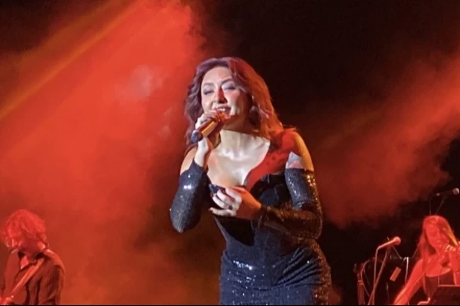 Melek Mosso, Bursa'da hem göze hem de kulağa hitap etti