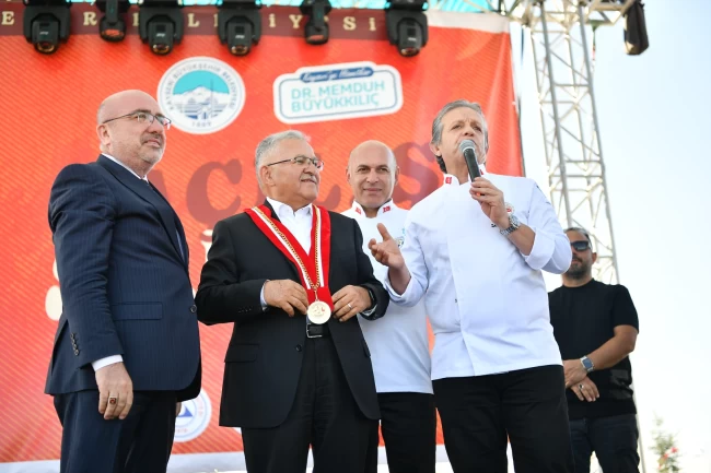 Başkan Büyükkılıç'a, Gastronomi Günleri'nde "duayen" ödülü