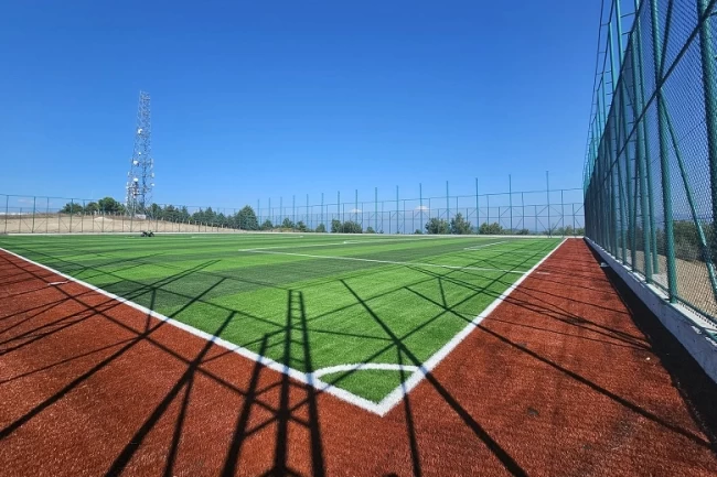 Bursa Osmangazi'den Gündoğdu'ya futbol sahası
