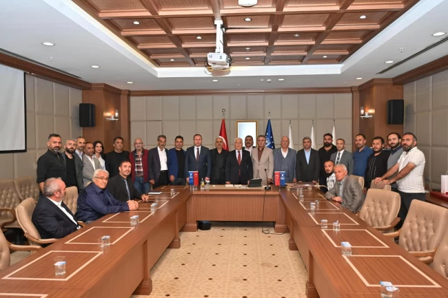 BURSAAKYAD'tan Başkan Bozbey'e anlamlı ziyaret