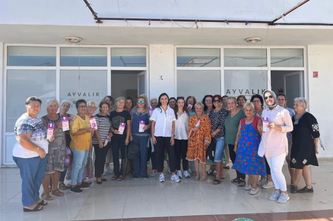 Ayvalık Belediyesi'nden "Meme Kanseri Farkındalık Ayı" etkinliği