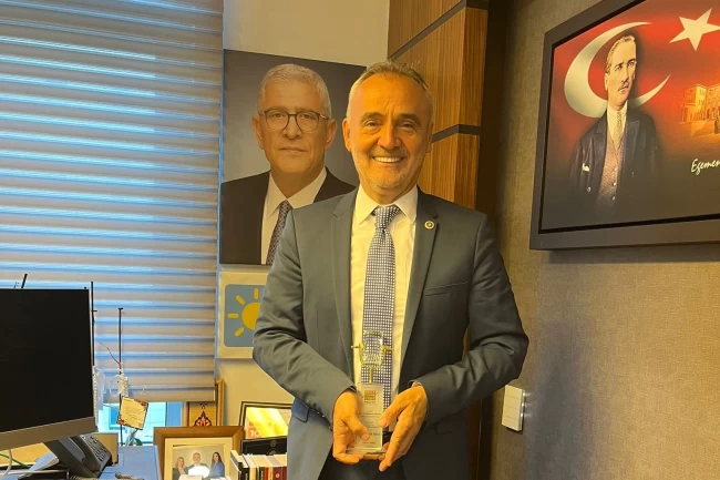 İYİ Parti'nin Ağustos ayında en başarılı milletvekili Prof. Dr. Mehmet Akalın seçildi