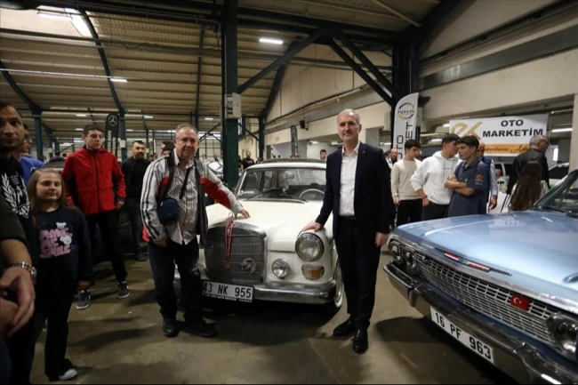 Mercedes tutkunları İnegöl'de bir araya geldi