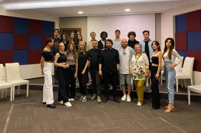 Osman Akar Ajans'tan Bursa'da Temel Modellik ve Fotomodellik Workshop Eğitimi