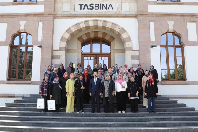 Konya Büyükşehir "Dünya Kadın Çiftçiler Günü"nde kadın çiftçileri buluşturdu