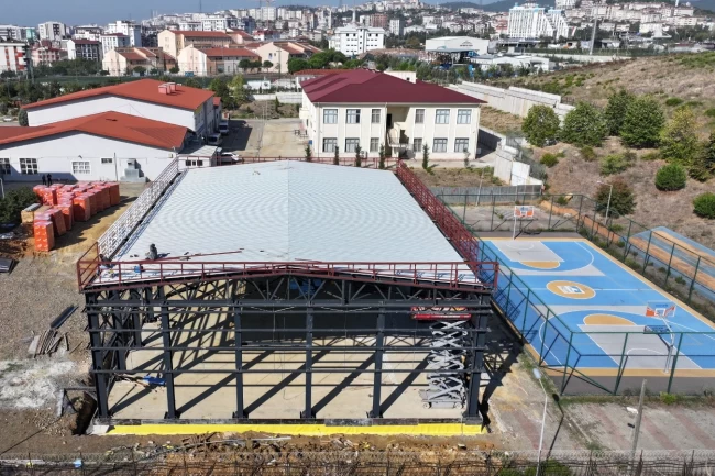 İBB'den 15 okula yeni spor salonu
