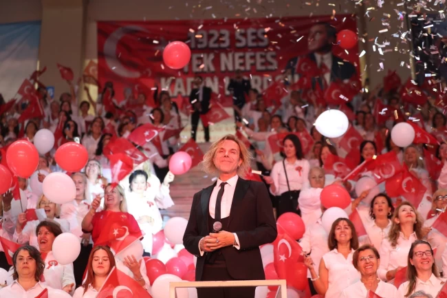 Soner Arıca ve 1923 Kadın Korosundan Cumhuriyetin 101'nci yılı anısına muhteşem konser