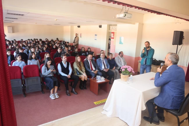 Başkan Çiftçi, Kariyer Günleri'nde gençlerle buluştu