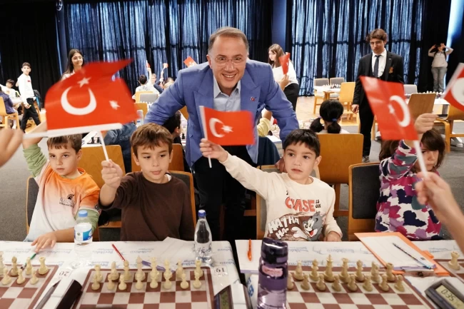 Beylikdüzü'nde 29 Ekim ve Ata'ya Saygı Satranç Turnuvası'na yoğun ilgi