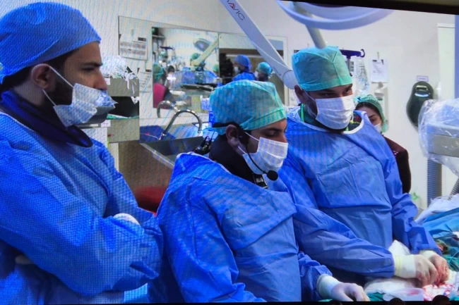 Trakya Üniversitesi'nde canlı yayında ameliyatsız aort kapak değişimi