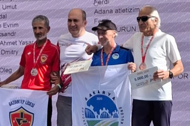 Uluslararası maratonda birincilik kürsüsü Ali Turan'ın