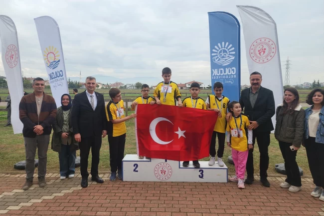 Kocaeli Gölcük'te Cumhuriyet coşkusu sporla birleşti