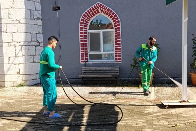 Osmangazi'deki camiler temizleniyor