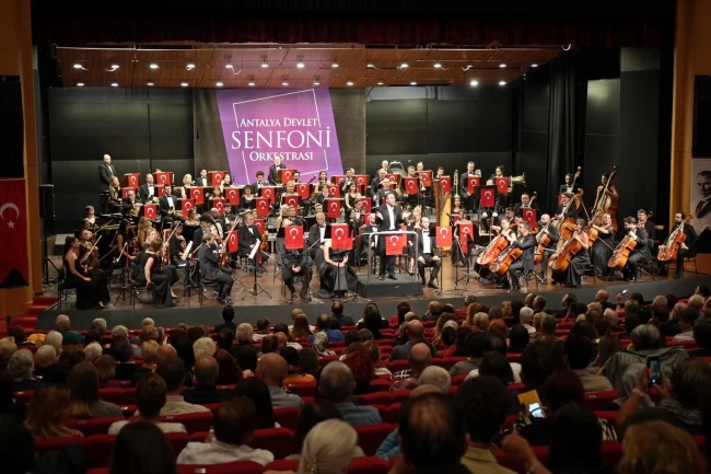 Uludağ İçecek'ten Cumhuriyet'e armağan "Bir Ulus Uyanıyor" konseri, Türkiye'yi geziyor