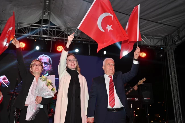 29 Ekim coşkusu Karacabey ve Gemlik'te