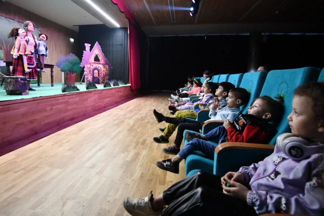 Bursa Osmangazi Gösteri Merkezi'nde ilk oyun sahnelendi