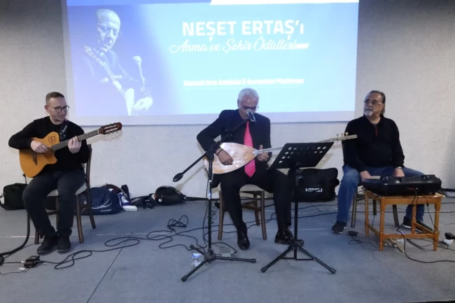 Kocaeli büyük ozan Ertaş'ı unutmadı