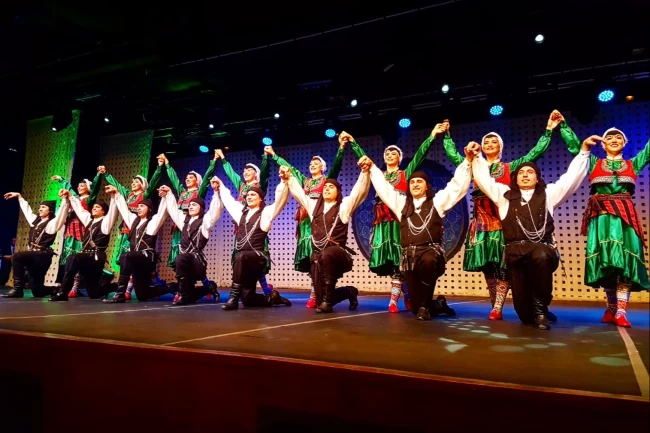 "Bizim Renklerimiz" Atatürk Kültür Merkezi'nde seyirciyle buluşuyor!