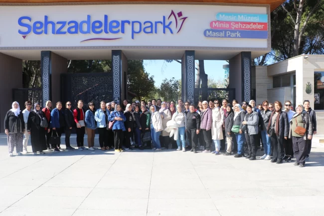 Sarıgöllü kadınlar Manisa'yı adım adım gezdi