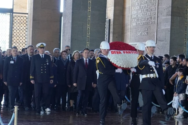 Ali Babacan, Anıtkabir Özel Defteri'ni imzaladı