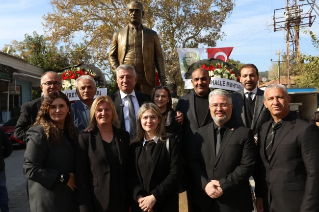 İzmir Güzelbahçe'ye Atatürk'ün yeni heykeli dikildi