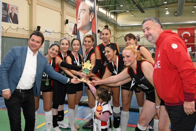 Bursa'da düzenlenen Türkiye Veteran Voleybol Turnuvası'nda şampiyonlar belli oldu