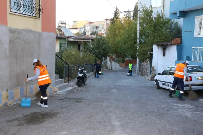 İzmir Karabağlar'da temizlik seferberliği