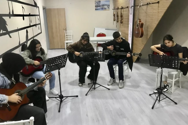 Dilovası'nda müzik kursları ilgi odağı oldu