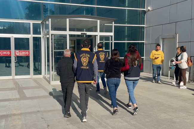 Adıyaman'da AVM'den kozmetik hırsızlığı!