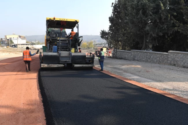 Bursa Osmangazi'de asfalt mesaisi