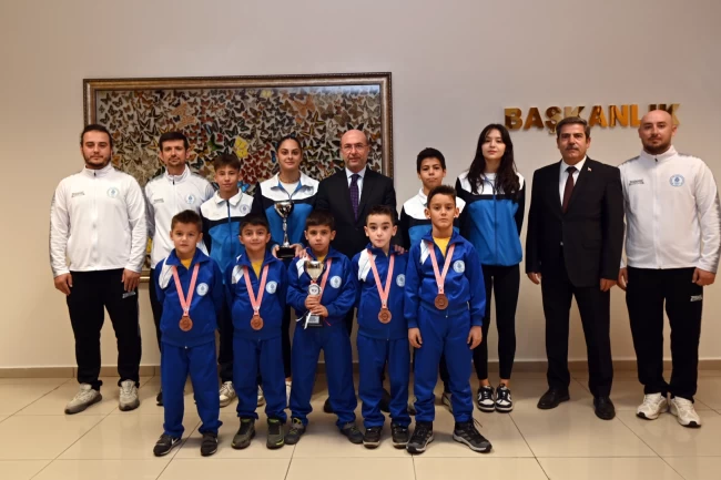 Selçuklu'nun başarılı sporcuları Başkan Pekyatırmacı'yı ziyaret etti