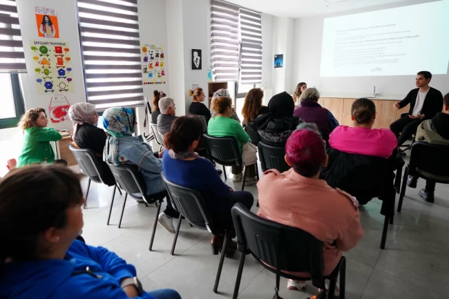 İstanbul Beylikdüzü'nde biliçlendirme semineri düzenlendi