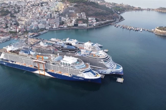 Kruvaziyer yolcuda 1,7 milyon aşıldı... Zirve Kuşadası'nın