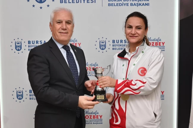 Başkan Bozbey dünya şampiyonu Dilek Yavaş'ı ağırladı
