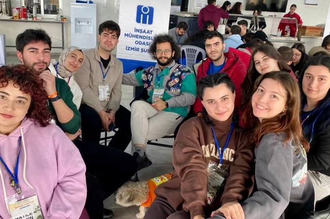 İzmirli gençler "fark edil-fark ettir" diyerek buluştu