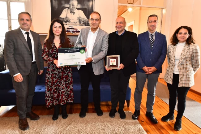 İzmir'e "En İyi 100 Hikaye Ödülü" sertifikası verildi