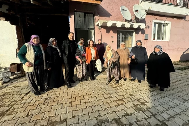 Dr. Feridun Kunak Pazaryeri'nde kapı kapı şifa dağıttı