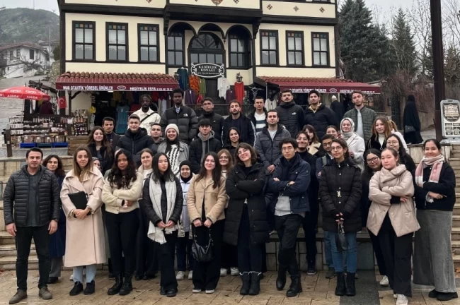 Türkiye'nin dört bir yanından genç güneyin tarihinde yolculuğa çıktı