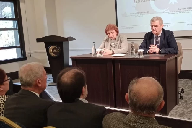 İstanbul Ümraniye'de "Batı Azerbaycan'a dönüş siyaseti" konuşuldu