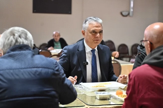 Muratpaşa'da dayanışma sofrası büyüyor