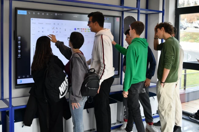 Erasmus öğrencileri Aziz Sancar Bilim ve Sanat Merkezi'nde