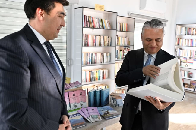 Aytmatov'un eserleri kütüphaneye bağışlandı