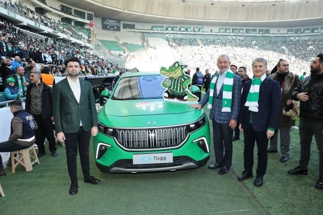 Togg, Bursaspor'un tribün ve şort sponsoru oldu